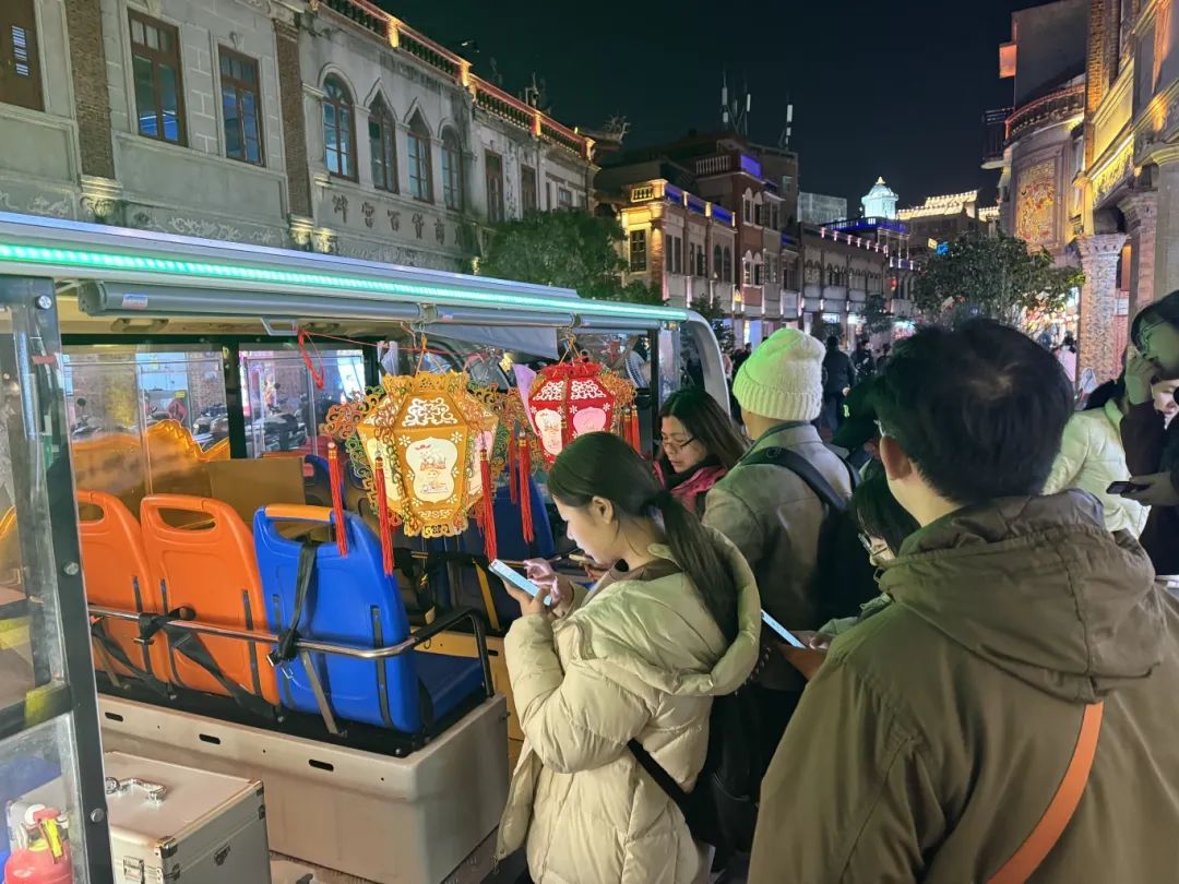 泉州公交“小白”元宵灯谜活动精彩纷呈