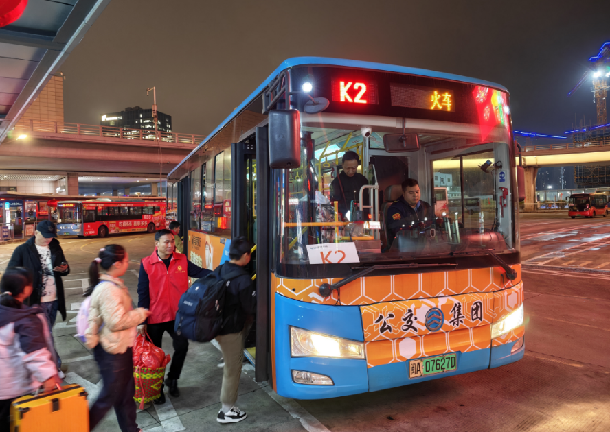 道路运输部门全力做好公交夜间接驳服务保障
