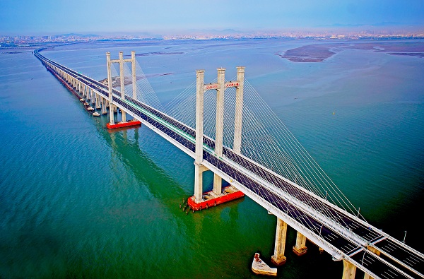 平潭海峡大桥,厦漳跨海大桥,泉州湾大桥…再宽的江河湖海,挡不住交通